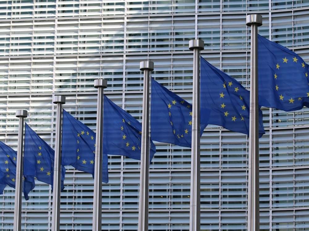 Vlaggen van de Europese Unie voor het Berlaymontgebouw in Brussel
