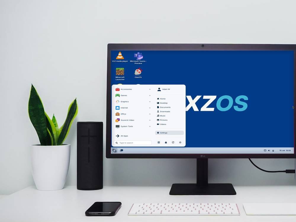 Een monitor op een kantoorbureau met het NEXZOS-bureaublad, met het applicatiemenu open